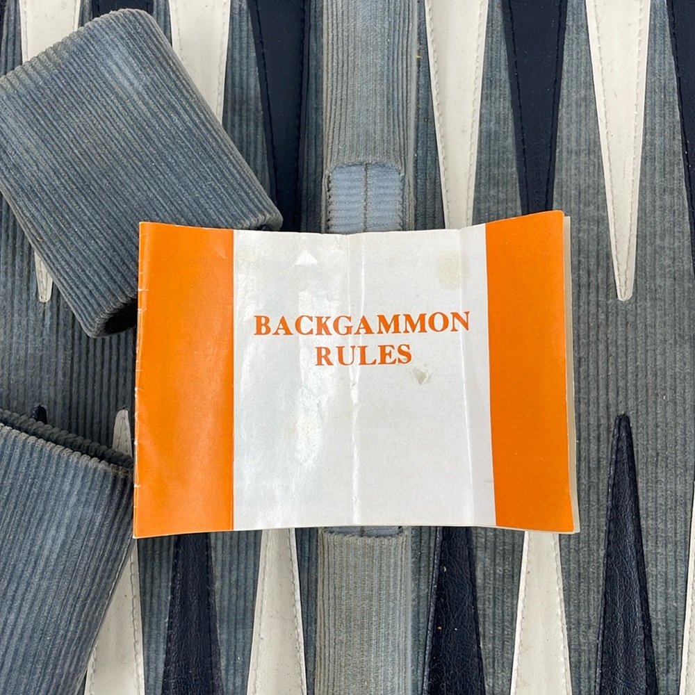 Vintage 60’s Backgammon Set Complete with Corduroy Case & instructions - Picture 7 of 11